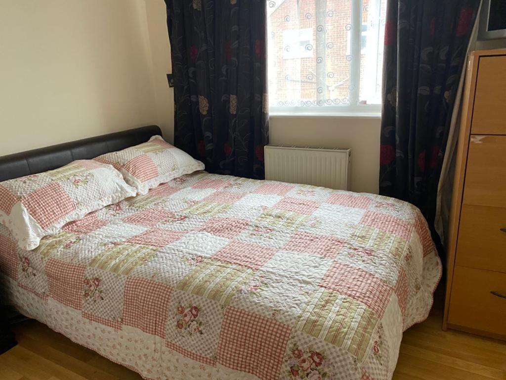 Specious Room In Northolt Northolt  Eksteriør bilde